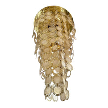 Afbeelding in Gallery-weergave laden, Vintage schelpen kroonluchter met messing ringen, Italië 1970s