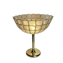 Afbeelding in Gallery-weergave laden, Vintage Set Tafel Lampen van Messing & Capiz Schelpen Kap, 1970s
