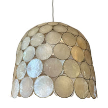 Afbeelding in Gallery-weergave laden, Vintage Capiz schelpen hanglamp, 1970s
