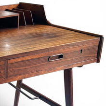 Load image into Gallery viewer, Danish palisander bureau model 56 ontworpen door Arne Wahl Iversen voor Vinde Møbelfabrik, Denemarken 1960.