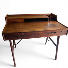Load image into Gallery viewer, Danish palisander bureau model 56 ontworpen door Arne Wahl Iversen voor Vinde Møbelfabrik, Denemarken 1960.