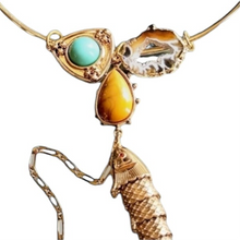 Load image into Gallery viewer, Mippies – Handgemaakte spangketting met beweegbare vis en agaat, hand-made in Nederland