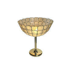 Afbeelding in Gallery-weergave laden, Vintage Set Tafel Lampen van Messing & Capiz Schelpen Kap, 1970s