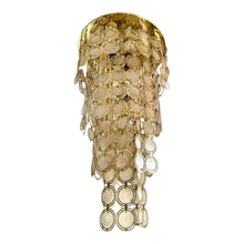 Afbeelding in Gallery-weergave laden, Vintage schelpen kroonluchter met messing ringen, Italië 1970s