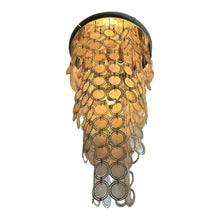 Afbeelding in Gallery-weergave laden, Vintage schelpen kroonluchter met messing ringen, Italië 1970s