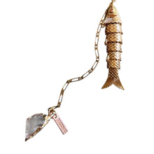 Load image into Gallery viewer, Mippies – Handgemaakte spangketting met beweegbare vis en agaat, hand-made in Nederland