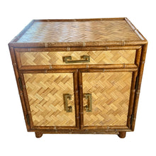 Afbeelding in Gallery-weergave laden, Vintage faux bamboe en rotan kastje met visgraatmotief, Frankrijk 1960s