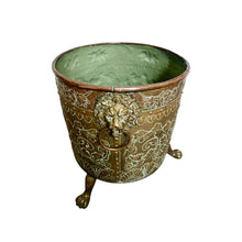 Afbeelding in Gallery-weergave laden, Friese aker in geel koper met leeuwen koppen en poten, Friesland 1880s