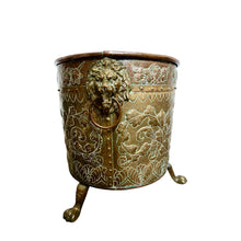 Afbeelding in Gallery-weergave laden, Friese aker in geel koper met leeuwen koppen en poten, Friesland 1880s