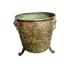 Afbeelding in Gallery-weergave laden, Friese aker in geel koper met leeuwen koppen en poten, Friesland 1880s