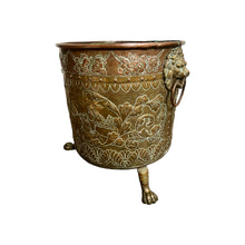 Afbeelding in Gallery-weergave laden, Friese aker in geel koper met leeuwen koppen en poten, Friesland 1880s