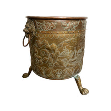 Afbeelding in Gallery-weergave laden, Friese aker in geel koper met leeuwen koppen en poten, Friesland 1880s