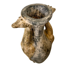 Afbeelding in Gallery-weergave laden, Unieke vintage set van twee XL kleien tribale vazen met giraffe handgrepen