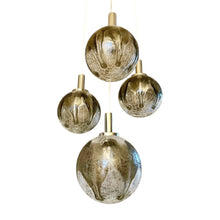 Afbeelding in Gallery-weergave laden, Vintage Cascade Hanglamp met vier Glazen Bollen, 1960s