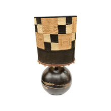 Afbeelding in Gallery-weergave laden, Vintage keramieken lamp met exclusieve Gambiaanse lampenkap, Frankrijk, 1970s