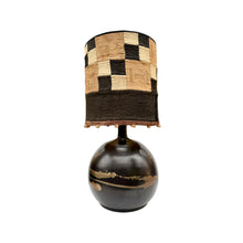 Afbeelding in Gallery-weergave laden, Vintage keramieken lamp met exclusieve Gambiaanse lampenkap, Frankrijk, 1970s