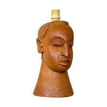 Afbeelding in Gallery-weergave laden, Vintage massief houten Afrikaanse lamp, 1970s