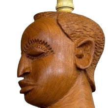 Afbeelding in Gallery-weergave laden, Vintage massief houten Afrikaanse lamp, 1970s