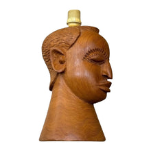 Afbeelding in Gallery-weergave laden, Vintage massief houten Afrikaanse lamp, 1970s