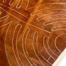 Afbeelding in Gallery-weergave laden, Vintage Salontafel met Koper Geëtst Bovenblad en Gesmeed Verguld Frame, 1970s