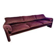 Load image into Gallery viewer, 3-Zits "Maralunga" Cassina Sofa paarse mohair velvet, Vico Magistretti - Italia 1970s