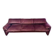 Load image into Gallery viewer, 3-Zits "Maralunga" Cassina Sofa paarse mohair velvet, Vico Magistretti - Italia 1970s