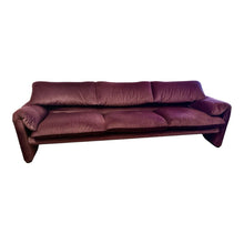 Load image into Gallery viewer, 3-Zits "Maralunga" Cassina Sofa paarse mohair velvet, Vico Magistretti - Italia 1970s
