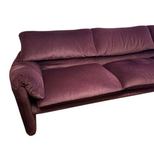Load image into Gallery viewer, 3-Zits "Maralunga" Cassina Sofa paarse mohair velvet, Vico Magistretti - Italia 1970s