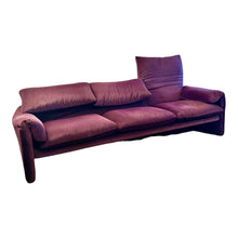 Load image into Gallery viewer, 3-Zits "Maralunga" Cassina Sofa paarse mohair velvet, Vico Magistretti - Italia 1970s