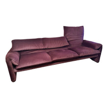 Load image into Gallery viewer, 3-Zits "Maralunga" Cassina Sofa paarse mohair velvet, Vico Magistretti - Italia 1970s