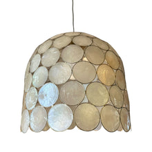 Afbeelding in Gallery-weergave laden, Vintage Capiz schelpen hanglamp, 1970s
