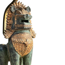 Load image into Gallery viewer, Thaise Singha lion Foo dog bronze en vergulde tafellamp, 1960s