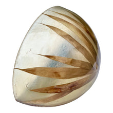 Load image into Gallery viewer, Unieke wandlamp van hars met echte bladeren, Frankrijk 1970s