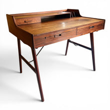 Load image into Gallery viewer, Danish palisander bureau model 56 ontworpen door Arne Wahl Iversen voor Vinde Møbelfabrik, Denemarken 1960.
