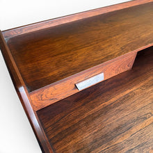 Load image into Gallery viewer, Danish palisander bureau model 56 ontworpen door Arne Wahl Iversen voor Vinde Møbelfabrik, Denemarken 1960.
