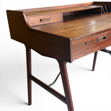 Load image into Gallery viewer, Danish palisander bureau model 56 ontworpen door Arne Wahl Iversen voor Vinde Møbelfabrik, Denemarken 1960.
