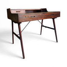 Load image into Gallery viewer, Danish palisander bureau model 56 ontworpen door Arne Wahl Iversen voor Vinde Møbelfabrik, Denemarken 1960.
