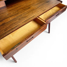 Load image into Gallery viewer, Danish palisander bureau model 56 ontworpen door Arne Wahl Iversen voor Vinde Møbelfabrik, Denemarken 1960.
