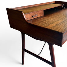 Load image into Gallery viewer, Danish palisander bureau model 56 ontworpen door Arne Wahl Iversen voor Vinde Møbelfabrik, Denemarken 1960.
