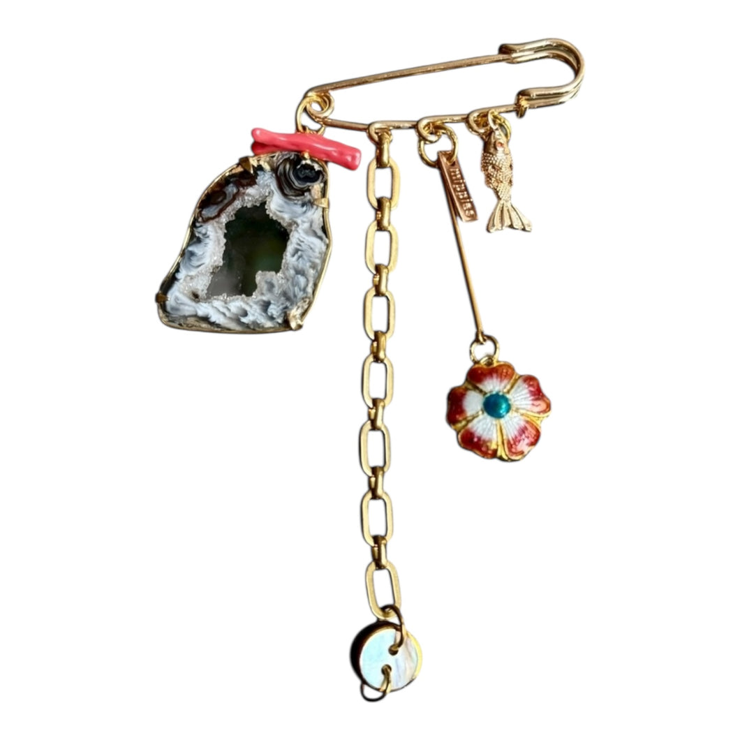 Mippies – Handgemaakte Broche/Speld met Agaat, Vis en Bloem Bedel, Hand-made in Nederland