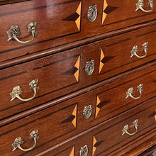 Load image into Gallery viewer, Antieke kruisvoet kabinet/ ladekast met marqueterie windroos-sterren, Holland ca. 1700/1800s
