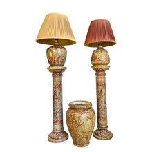 Afbeelding in Gallery-weergave laden, Zeer unieke handgeschilderde keramische set lampen/zuilen van Biagioli Gubbio, Italië 1970s
