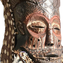 Load image into Gallery viewer, Afrikaans ceremonieel Chokwe masker, Afrika 1940s
