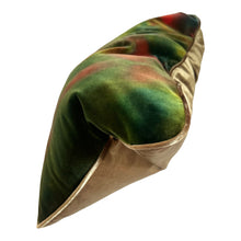 Afbeelding in Gallery-weergave laden, MIPPIES tie-dye groen kussen 59 X 33 X 11 cm
