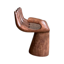 Afbeelding in Gallery-weergave laden, Vintage set van 6 Handgesneden Suar Houten Handstoelen
