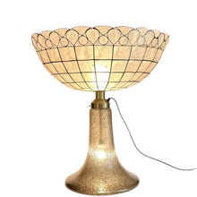 Afbeelding in Gallery-weergave laden, Peill &amp; Putzler Tafellamp met Vintage Schelpen kap, Duitsland 1970s
