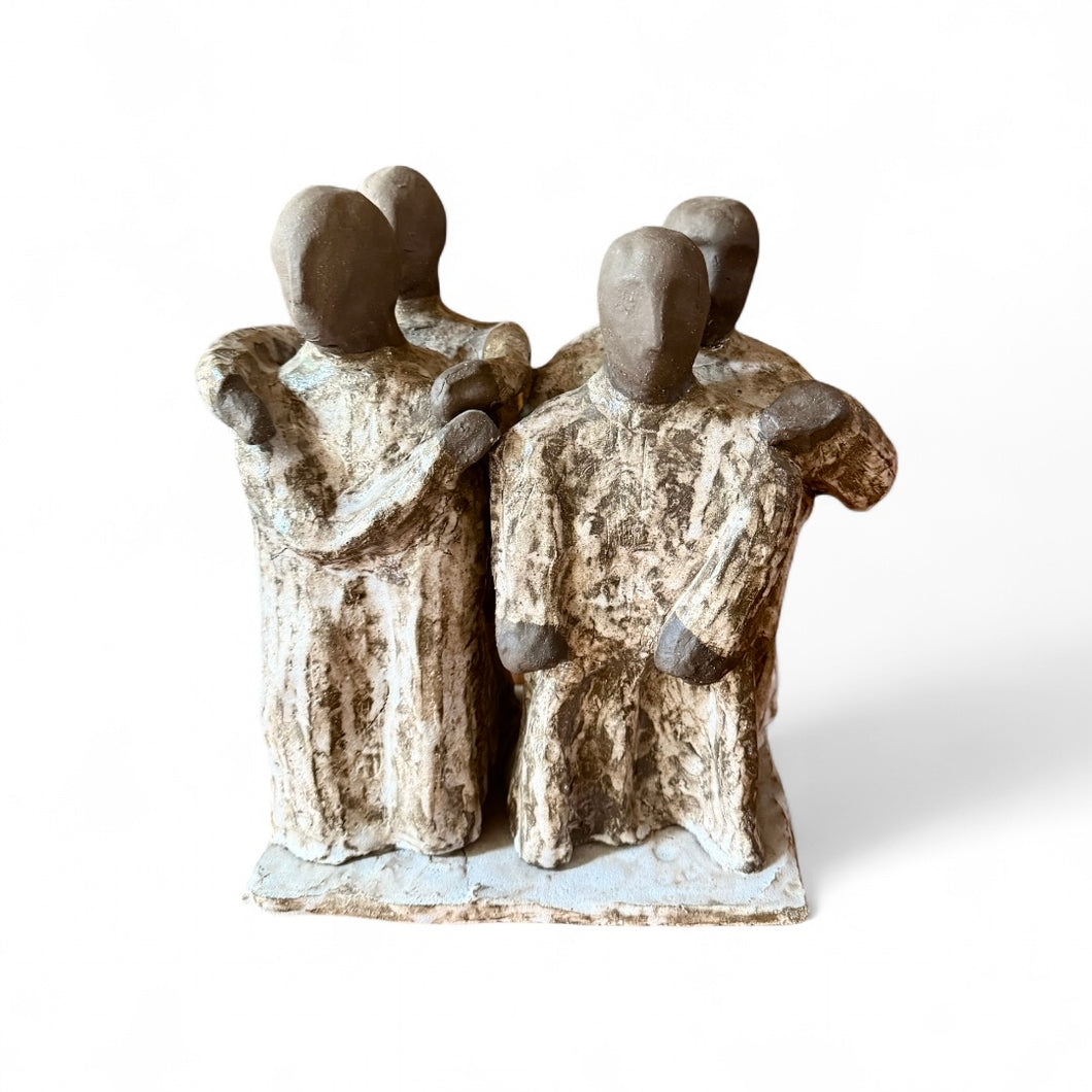 Vintage beeld uit klei – Brutalistisch viertal – circa 1980
