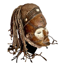 Afbeelding in Gallery-weergave laden, Afrikaans ceremonieel Chokwe Female Pwo masker
