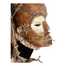 Afbeelding in Gallery-weergave laden, Afrikaans ceremonieel Chokwe Female Pwo masker
