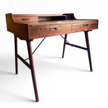 Load image into Gallery viewer, Danish palisander bureau model 56 ontworpen door Arne Wahl Iversen voor Vinde Møbelfabrik, Denemarken 1960.
